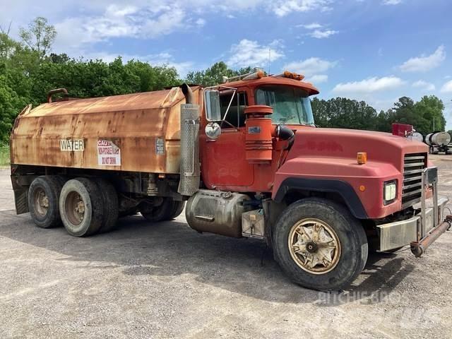 Mack RD688S صهاريج مياه