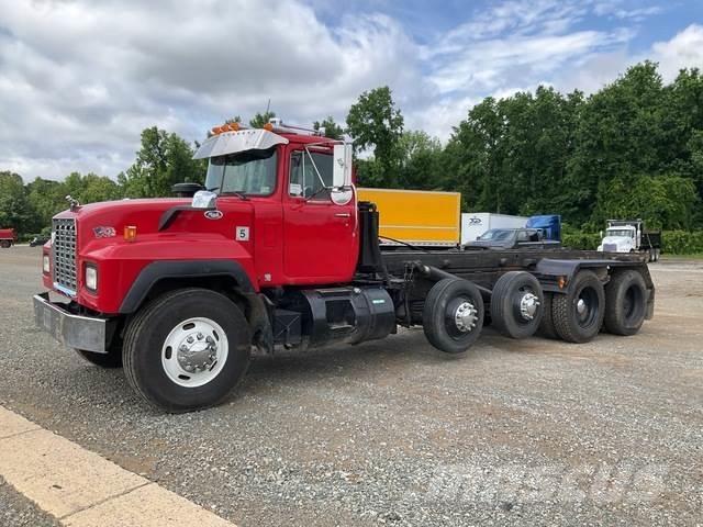 Mack RD688S شاحنات لوادر