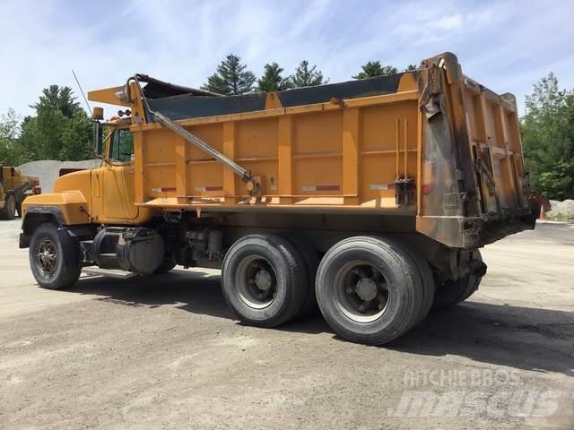 Mack RD688S شاحنات قلابة