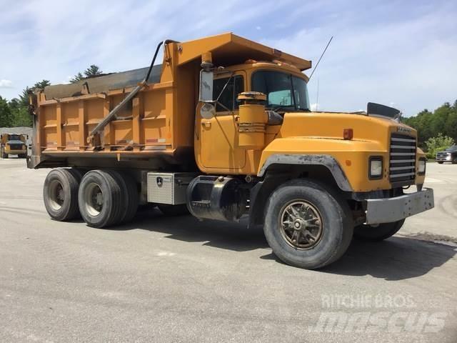 Mack RD688S شاحنات قلابة