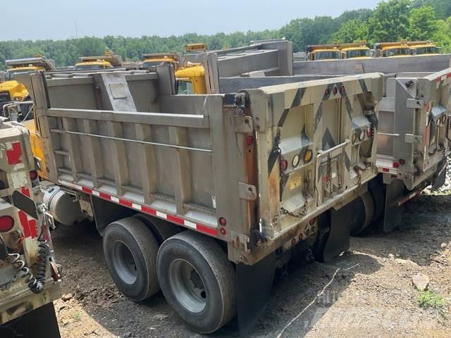 Mack RD688S معدات نشر الرمال والملح