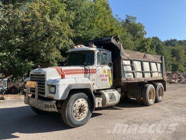 Mack RD688S شاحنات قلابة
