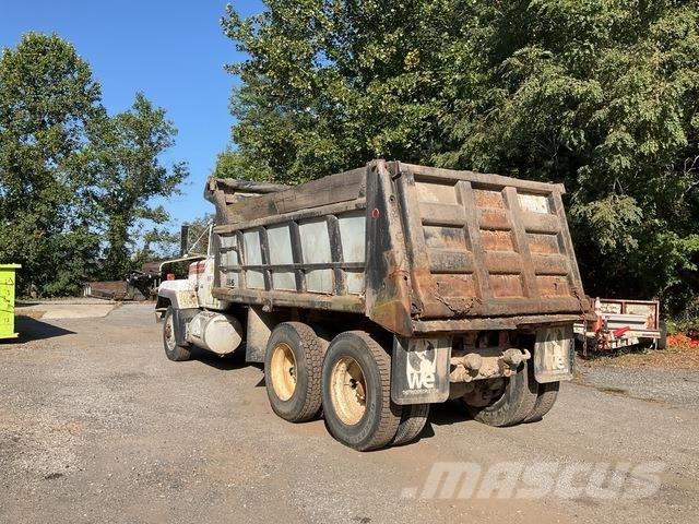 Mack RD688S شاحنات قلابة
