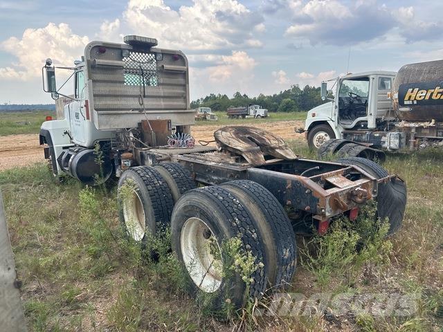 Mack RD688S وحدات الجر