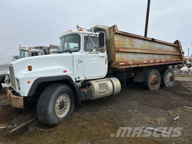 Mack RD688S شاحنات قلابة