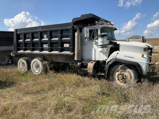 Mack RD690 شاحنات قلابة