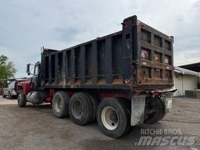 Mack RD690S شاحنات قلابة
