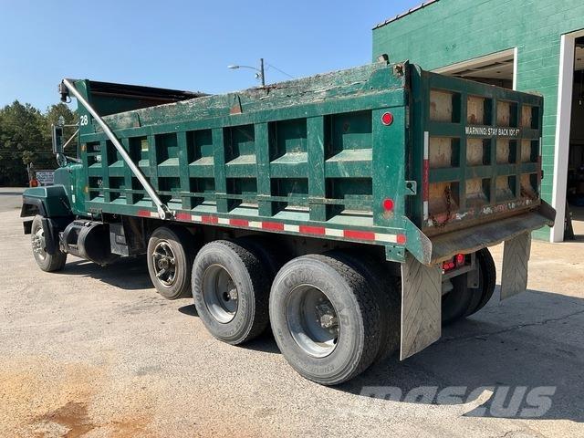 Mack RD690S شاحنات قلابة