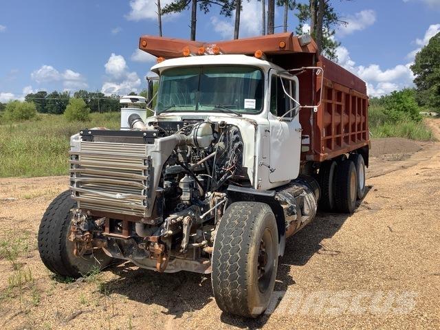 Mack RD690S شاحنات قلابة