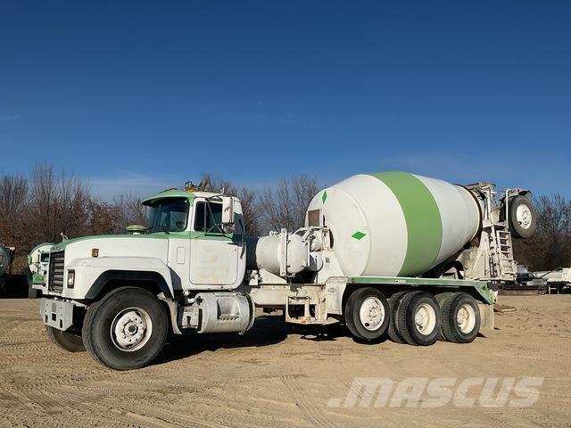 Mack RD690S شاحنات أخرى