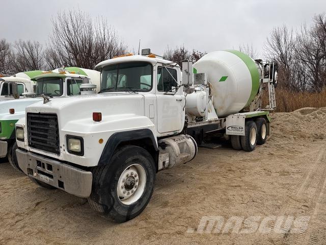 Mack RD690S شاحنات أخرى