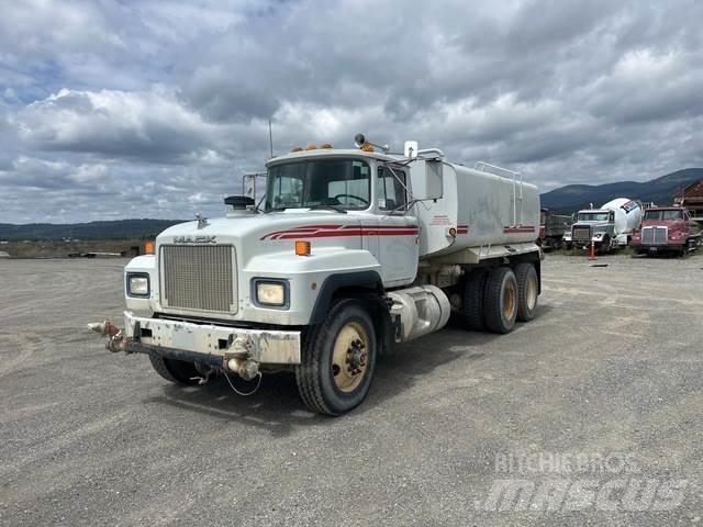 Mack U600 صهاريج مياه