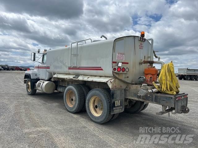 Mack U600 صهاريج مياه