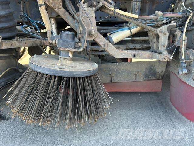 MAN TGM18.290 شاحنات كاسحة