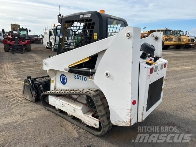 Manitou 1050RT لوادر انزلاقية التوجيه