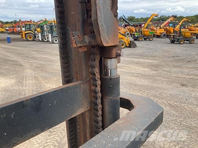 Manitou M26-4 شاحنات الطرق الوعرة