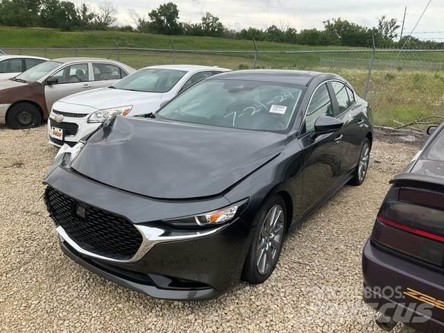 Mazda 3 سيارات