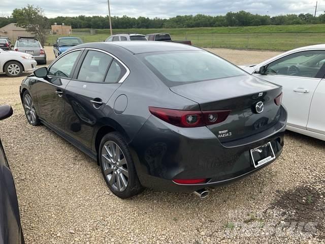 Mazda 3 سيارات