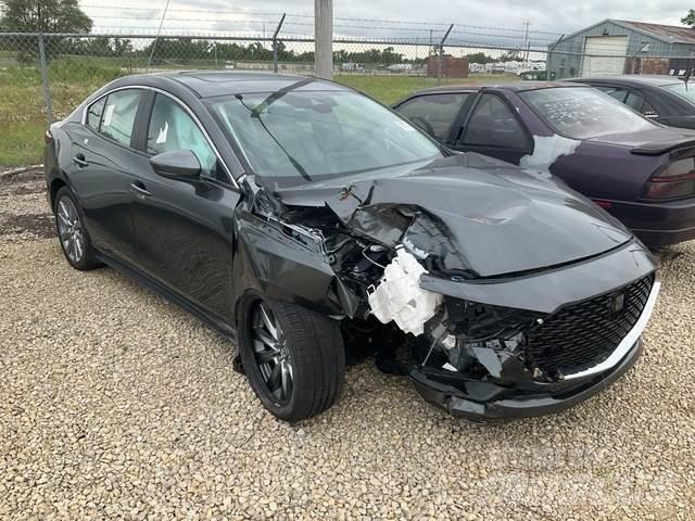Mazda 3 سيارات