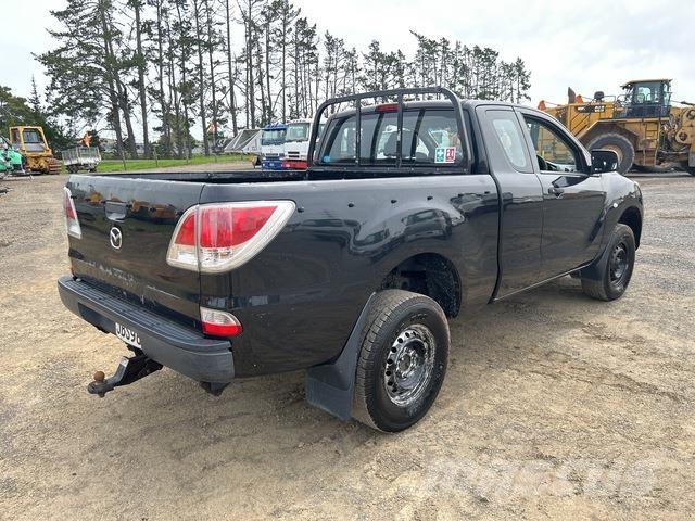 Mazda BT-50 شاحنات خفيفة/مفصلية الجوانب