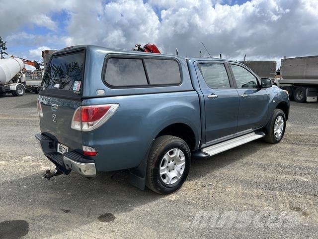 Mazda BT-50 شاحنات خفيفة/مفصلية الجوانب