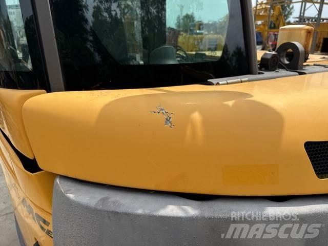 Mecalac 714MC حفارات زحافة