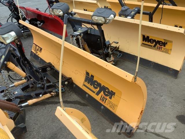 Meyer LP-9.0 حراثات ونصول الجليد