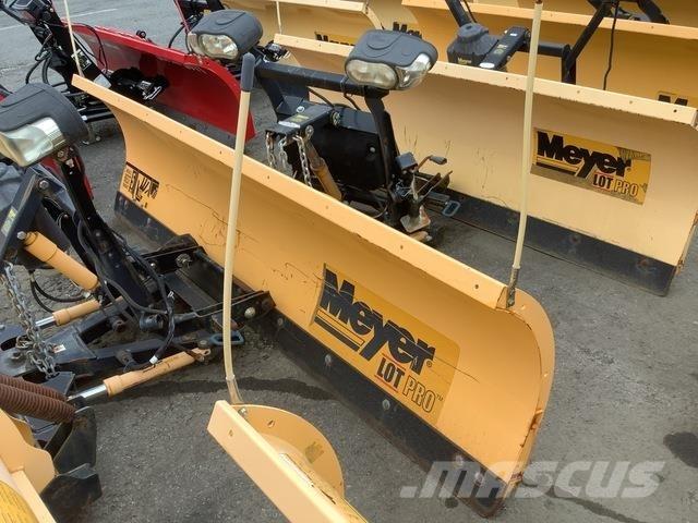 Meyer LP-9.0 حراثات ونصول الجليد