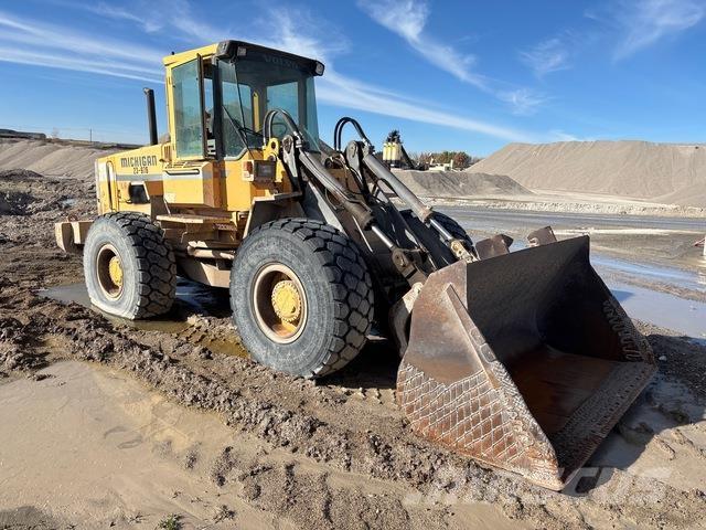 Michigan L90 لوادر بعجل