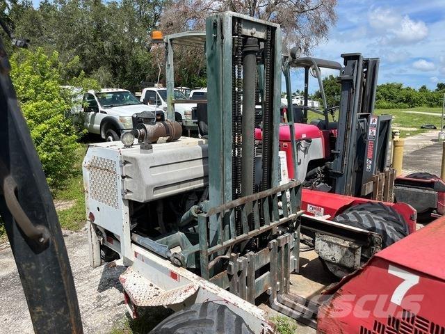 Moffett M5000 رافعات شوكية مثبتة على شاحنات