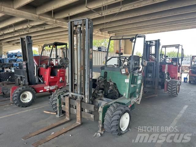 Moffett M55 رافعات شوكية مثبتة على شاحنات