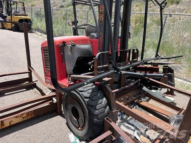 Moffett M55.4 رافعات شوكية مثبتة على شاحنات