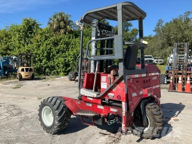 Moffett M5500 رافعات شوكية مثبتة على شاحنات