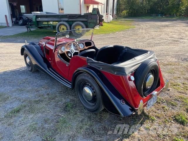 Morgan Plus 4 سيارات