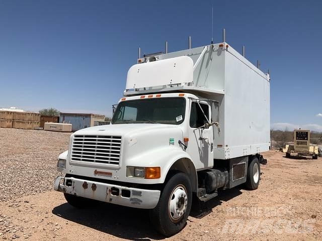 Navistar 4700 شاحنات ذات هيكل صندوقي