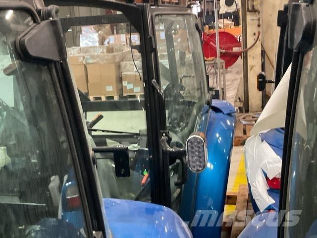 New Holland  كابينة والداخلية