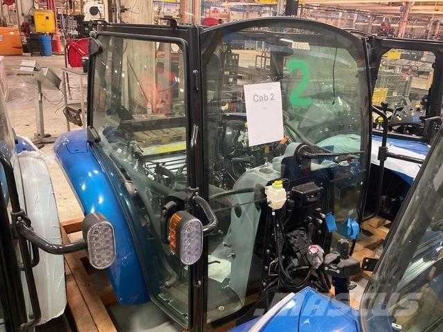 New Holland  كابينة والداخلية