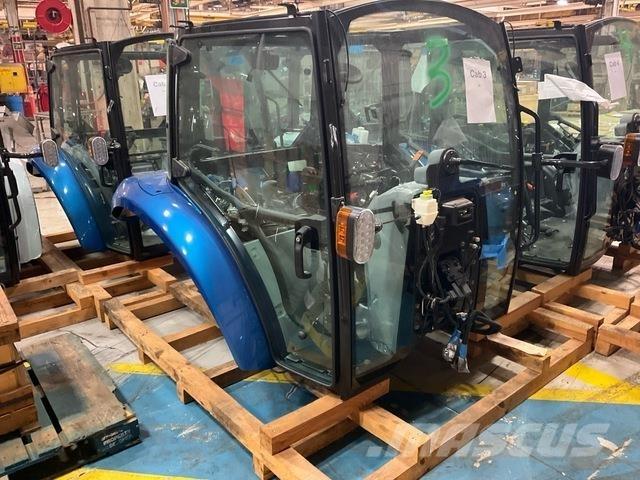 New Holland  كابينة والداخلية