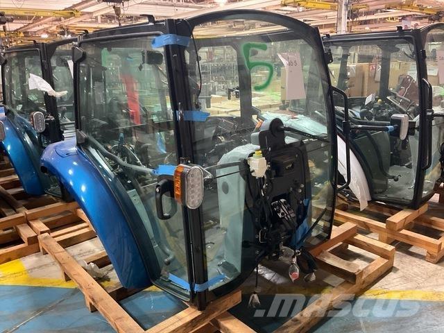 New Holland  كابينة والداخلية