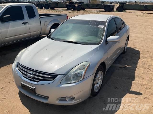 Nissan Altima سيارات