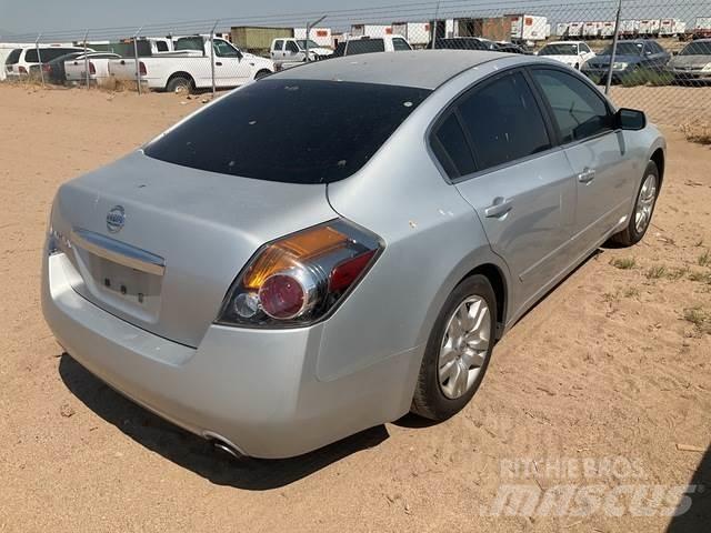 Nissan Altima سيارات