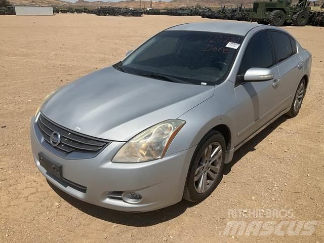 Nissan Altima سيارات