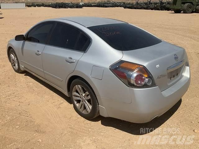 Nissan Altima سيارات