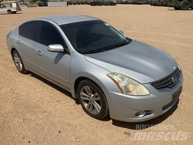 Nissan Altima سيارات