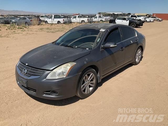 Nissan Altima سيارات