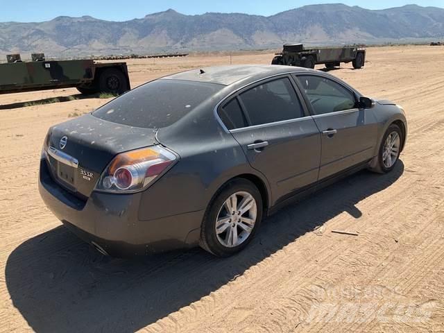Nissan Altima سيارات