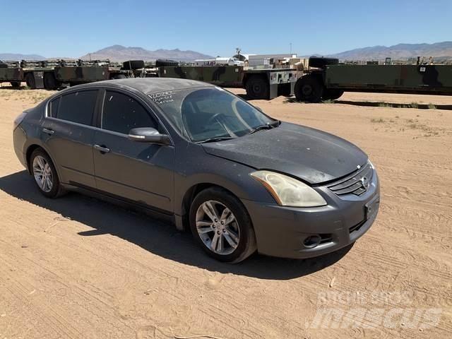 Nissan Altima سيارات