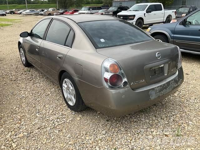 Nissan Altima سيارات