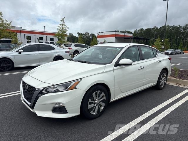 Nissan Altima سيارات