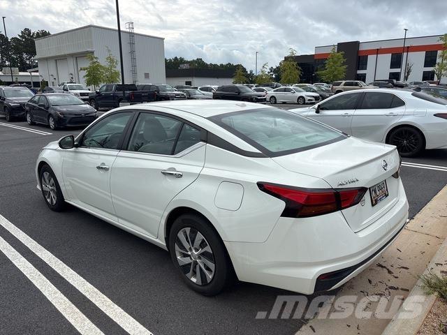 Nissan Altima سيارات